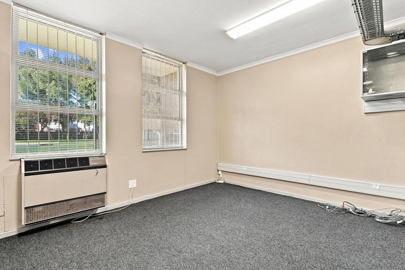To Let Commercial Property for Rent in Pinelands Western Cape